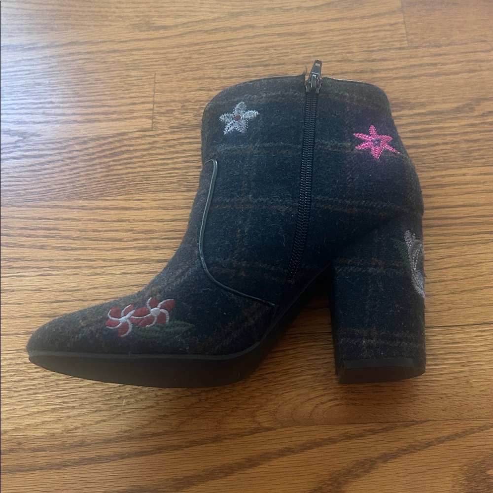 Indigo Rd. Stylish Floral and Plaid Heeled Ankle Boots Size 8M - Picture 5 of 11